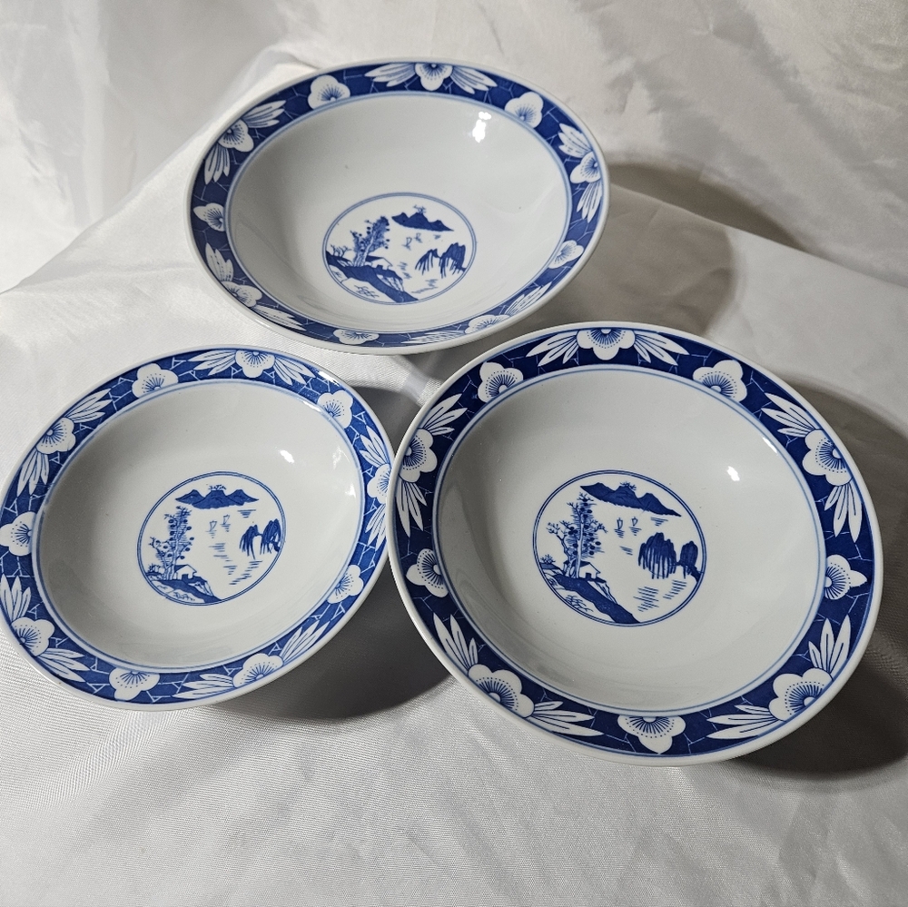 Vintage Jingdezhen Porcelain Blue White Chinese Footed Bowls. Set Of 3 7",8",9" - Picture 2 of 8